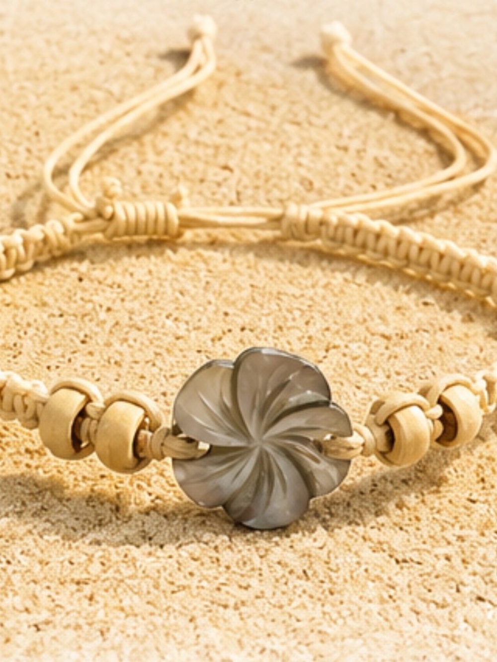 Neutral Shell Flower Macrame Bracelet — Beige